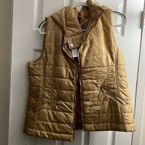 NWT Gold Thin Puffer Vest with Hood